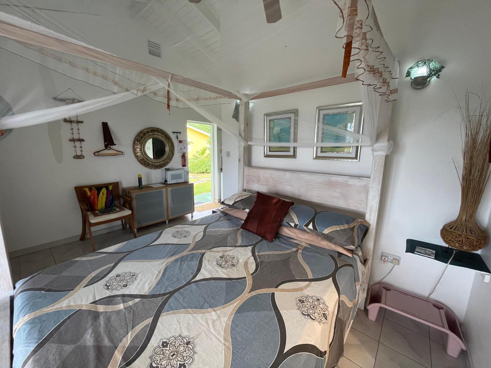 Waves Villa Guesthouse Кингстаун Экстерьер фото