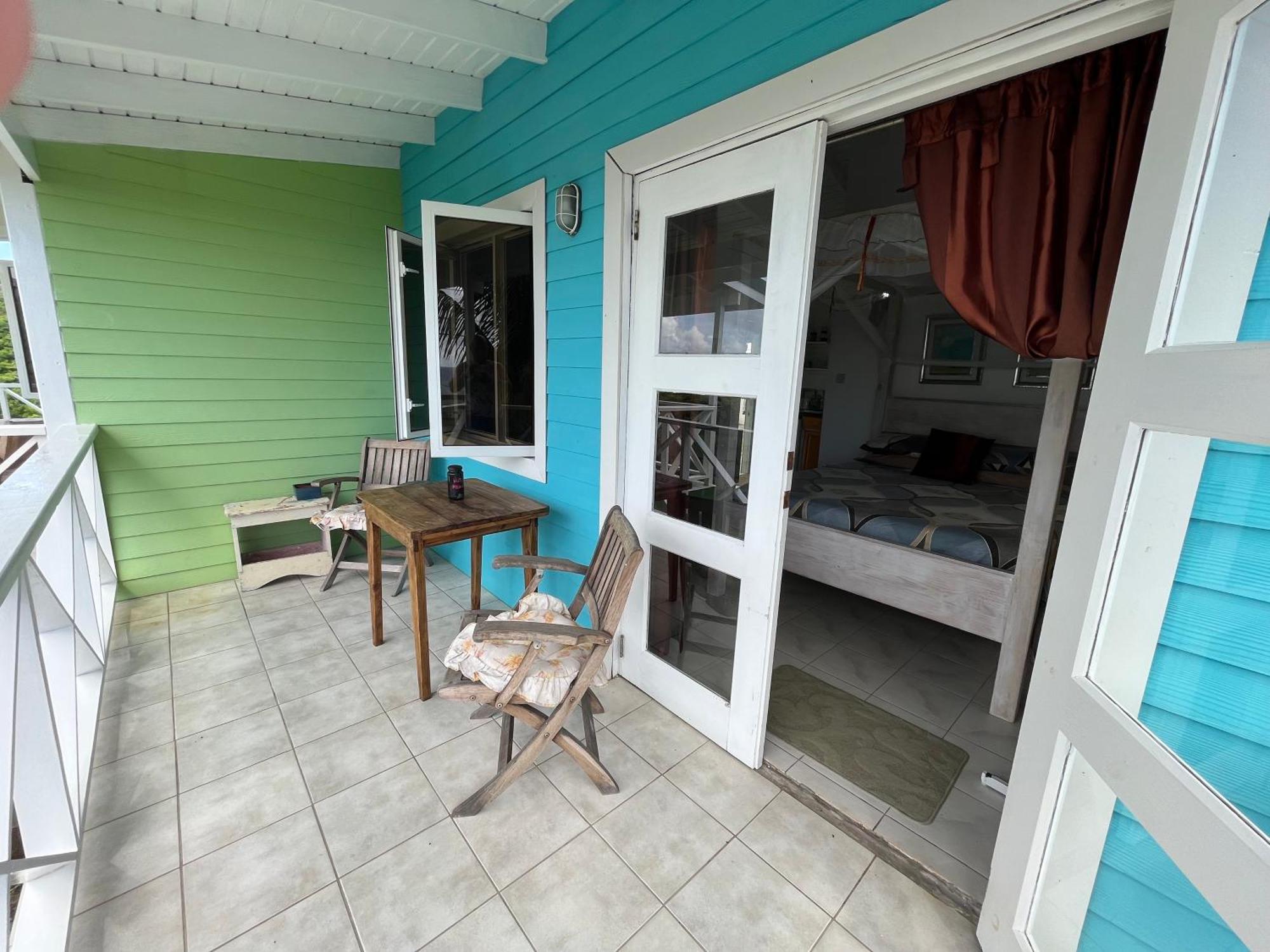 Waves Villa Guesthouse Кингстаун Экстерьер фото