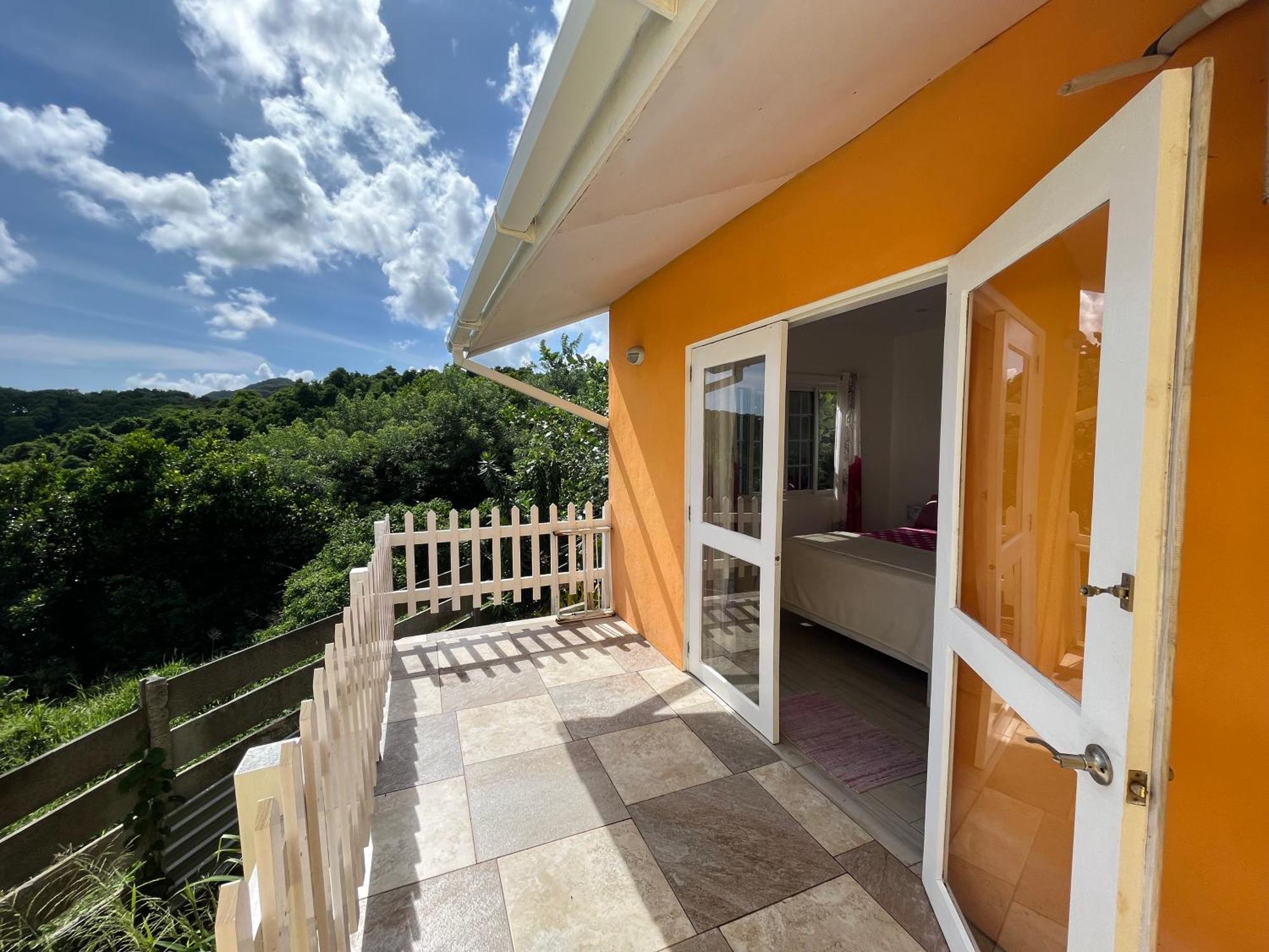 Waves Villa Guesthouse Кингстаун Экстерьер фото