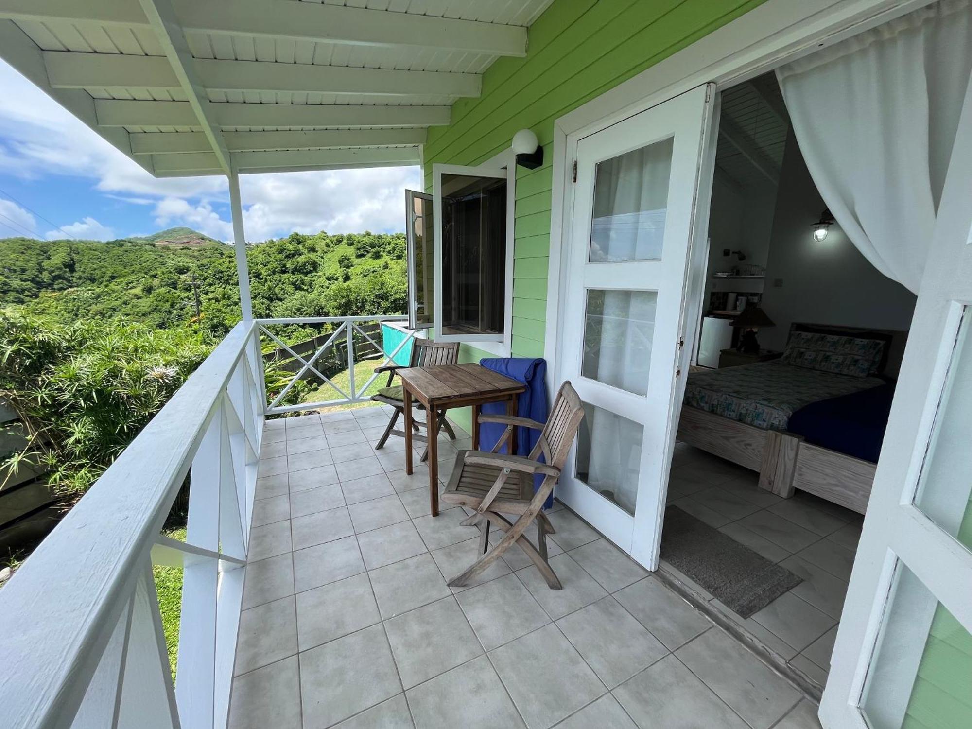 Waves Villa Guesthouse Кингстаун Экстерьер фото